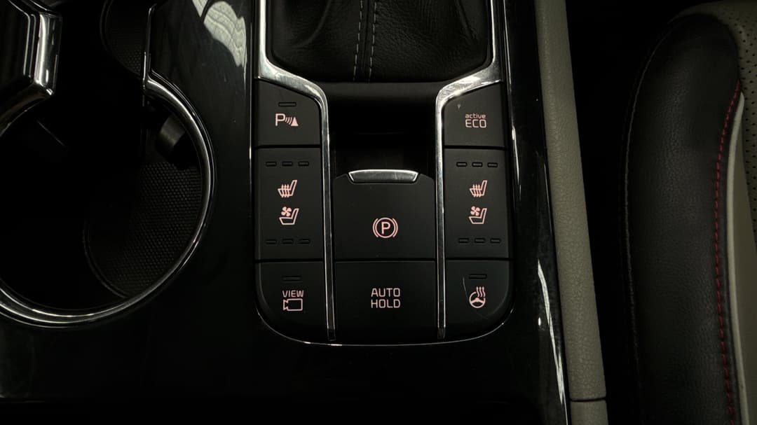 2018 Kia Carnival Platinum, Automatic, 83992 km, Handbrake