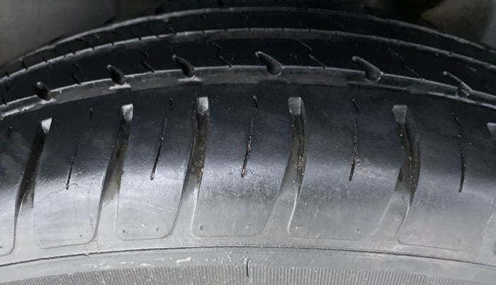 2018 Maruti Swift VXI D, Petrol, Manual, 16,304 km, Left Rear Tyre Tread