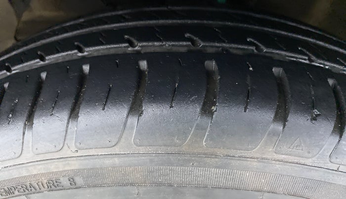 2018 Maruti Swift VXI D, Petrol, Manual, 16,304 km, Left Front Tyre Tread