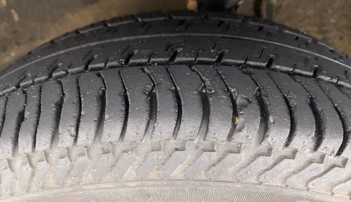 2015 Maruti Alto K10 VXI P, Petrol, Manual, 46,419 km, Left Front Tyre Tread