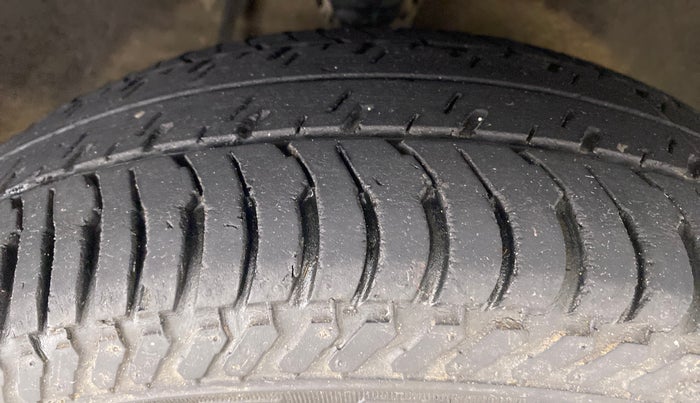2015 Maruti Alto K10 VXI P, Petrol, Manual, 46,419 km, Right Front Tyre Tread