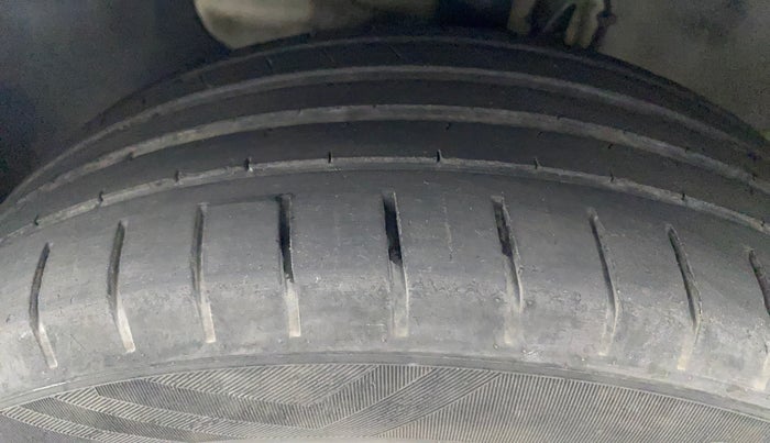 2019 Hyundai Elite i20 ASTA 1.2 (O), Petrol, Manual, 28,630 km, Left Front Tyre Tread