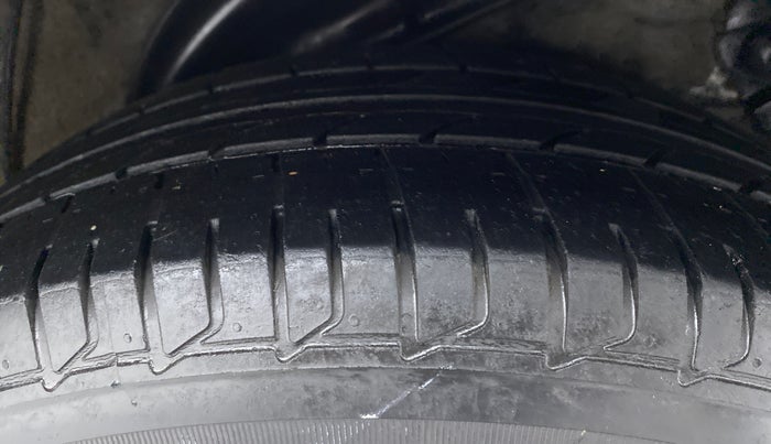 2015 Hyundai Verna FLUIDIC 1.6 CRDI S, Diesel, Manual, 74,345 km, Left Rear Tyre Tread