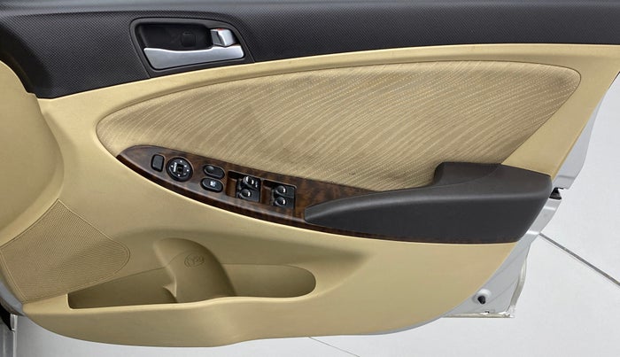 2015 Hyundai Verna FLUIDIC 1.6 CRDI S, Diesel, Manual, 74,345 km, Driver Side Door Panels Control