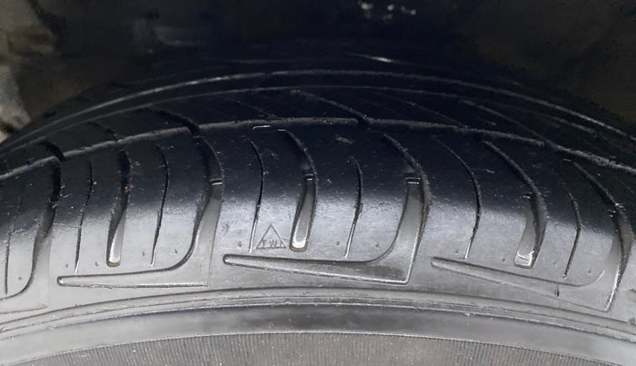 2015 Hyundai Verna FLUIDIC 1.6 CRDI S, Diesel, Manual, 74,345 km, Left Front Tyre Tread