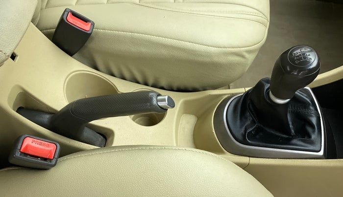 2015 Hyundai Verna FLUIDIC 1.6 CRDI S, Diesel, Manual, 74,345 km, Gear Lever