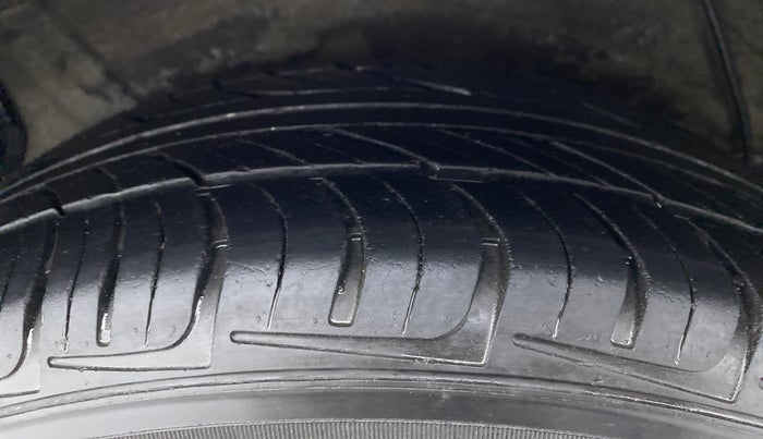 2015 Hyundai Verna FLUIDIC 1.6 CRDI S, Diesel, Manual, 74,345 km, Right Rear Tyre Tread