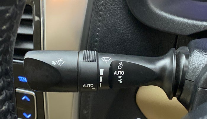 2018 Toyota YARIS VX CVT, Petrol, Automatic, 39,299 km, Rain Sensing Wipers
