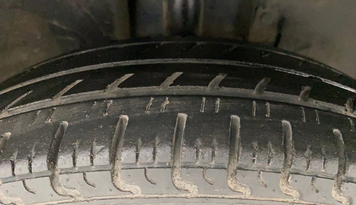 2017 Renault Kwid CLIMBER 1.0 AMT, Petrol, Automatic, 49,779 km, Right Front Tyre Tread