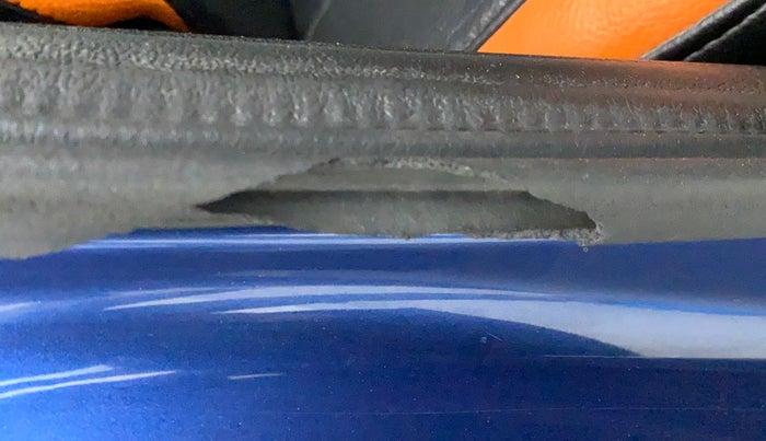 2017 Renault Kwid CLIMBER 1.0 AMT, Petrol, Automatic, 49,779 km, Right rear door - Beading has minor damage