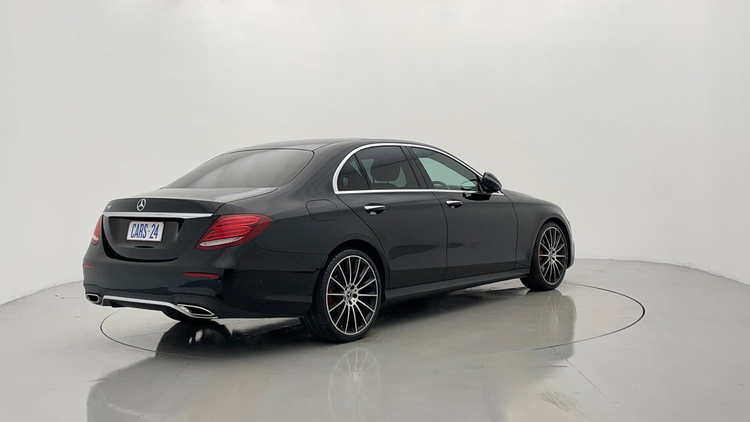 Right Back Diagonal (45- Degree) View