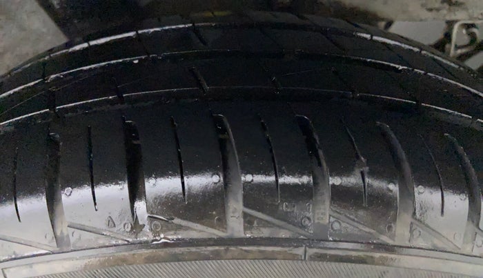 2022 Hyundai GRAND I10 NIOS SPORTZ CNG MT, CNG, Manual, 5,584 km, Right Front Tyre Tread