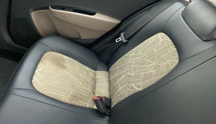2017 Hyundai Grand i10 MAGNA AT 1.2 KAPPA VTVT, Petrol, Automatic, 65,376 km, Second-row right seat - Cover slightly stained