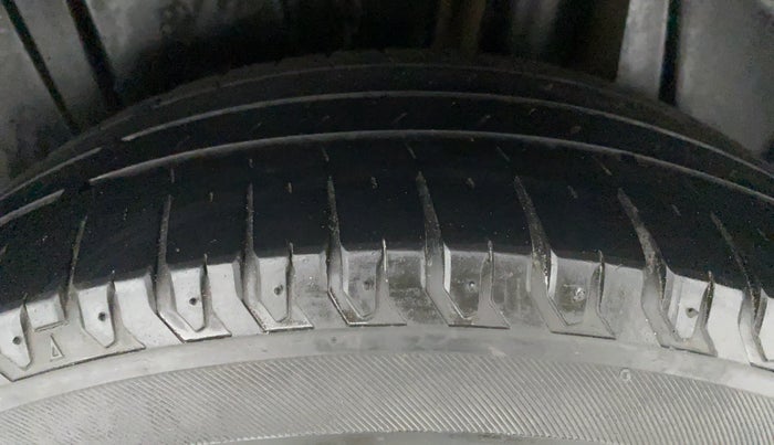 2019 Maruti XL6 ALPHA SHVS  MT, Petrol, Manual, 57,372 km, Left Rear Tyre Tread