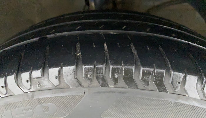 2019 Maruti XL6 ALPHA SHVS  MT, Petrol, Manual, 57,372 km, Right Front Tyre Tread