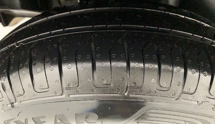 2019 Maruti Swift VXI D, Petrol, Manual, 57,877 km, Right Rear Tyre Tread