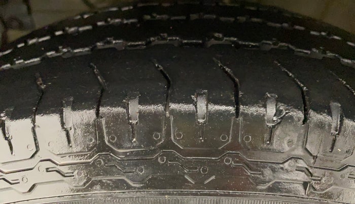 2019 Maruti Swift VXI D, Petrol, Manual, 57,877 km, Left Front Tyre Tread