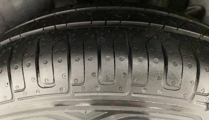 2019 Maruti Swift VXI D, Petrol, Manual, 57,877 km, Left Rear Tyre Tread