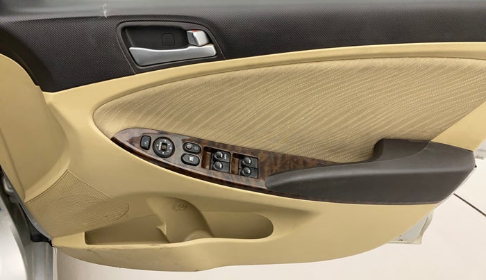 2015 Hyundai Verna FLUIDIC 4S 1.6 VTVT S, Petrol, Manual, 72,498 km, Driver Side Door Panels Control
