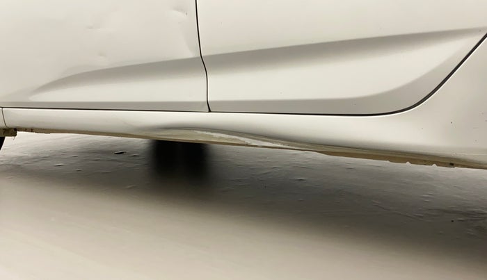 2015 Hyundai Verna FLUIDIC 4S 1.6 VTVT S, Petrol, Manual, 72,498 km, Left running board - Minor scratches