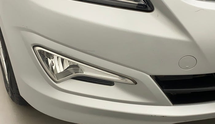 2015 Hyundai Verna FLUIDIC 4S 1.6 VTVT S, Petrol, Manual, 72,498 km, Right fog light - Not fixed properly