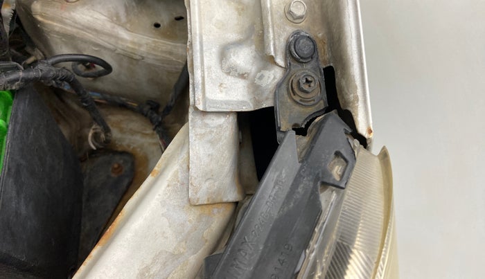 2015 Maruti Wagon R 1.0 VXI, Petrol, Manual, 66,445 km, Left headlight - Clamp has minor damage