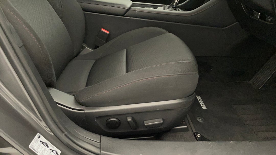 2023 Mazda 3 G25 Evolve Sp, Automatic, 11968 km, Drivers Side Adjustment Panel