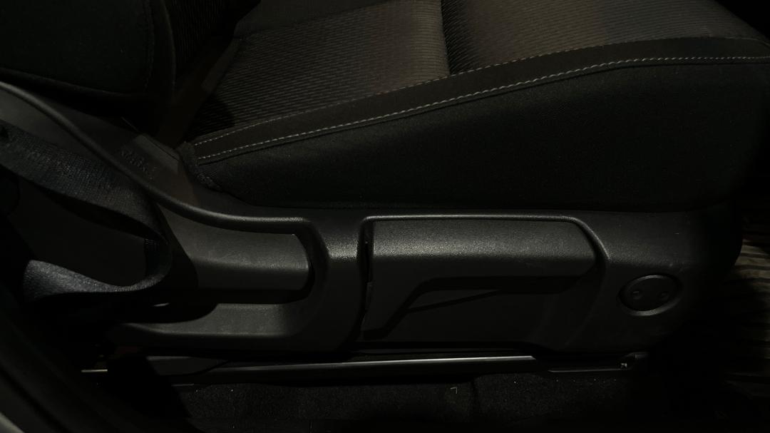 2024 Mitsubishi Outlander Ls 7 Seat (2WD), Automatic, 54747 km, Drivers Side Adjustment Panel