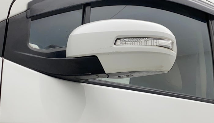2017 Maruti Ertiga VDI SHVS, Diesel, Manual, 84,414 km, Left rear-view mirror - Indicator light has minor damage