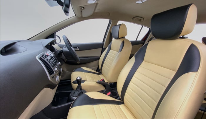 2014 Hyundai i20 SPORTZ 1.2 VTVT, Petrol, Manual, 23,178 km, Right Side Front Door Cabin View
