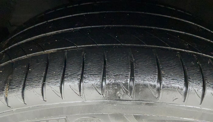 2018 Maruti Baleno ZETA 1.2 K12, Petrol, Manual, 37,883 km, Left Front Tyre Tread