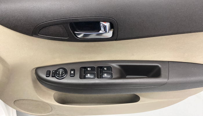 2012 Hyundai i20 SPORTZ 1.4 CRDI, Diesel, Manual, 67,382 km, Driver Side Door Panels Control