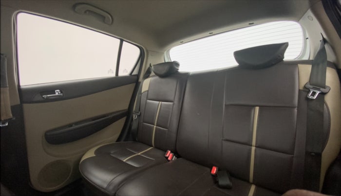 2012 Hyundai i20 SPORTZ 1.4 CRDI, Diesel, Manual, 67,382 km, Right Side Rear Door Cabin