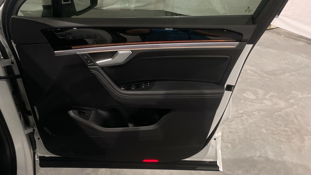 2022 Volkswagen Touareg 210tdi R-line, Automatic, 32175 km, Speaker View