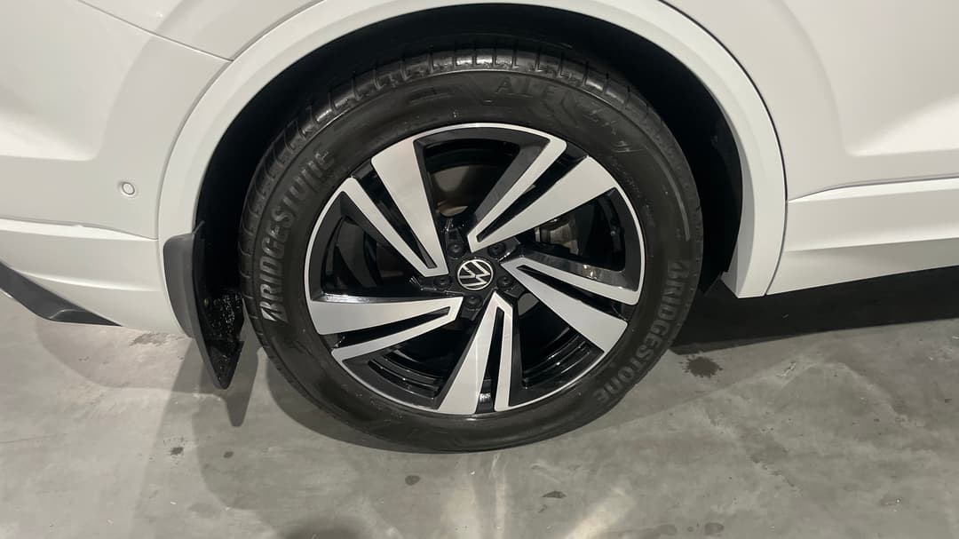 2022 Volkswagen Touareg 210tdi R-line, Automatic, 32175 km, Right Rear Wheel