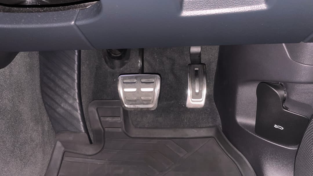 2022 Volkswagen Touareg 210tdi R-line, Automatic, 32175 km, Pedals and Footmat
