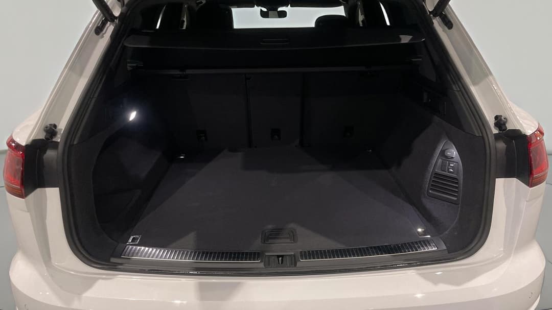 2022 Volkswagen Touareg 210tdi R-line, Automatic, 32175 km, Boot Inside View