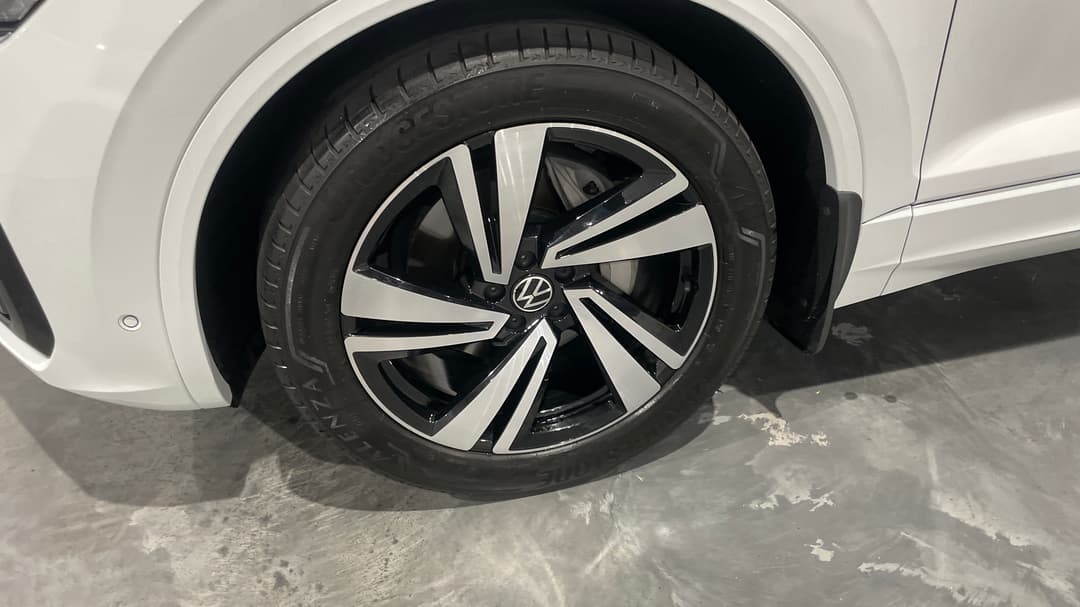 2022 Volkswagen Touareg 210tdi R-line, Automatic, 32175 km, Left Front Wheel