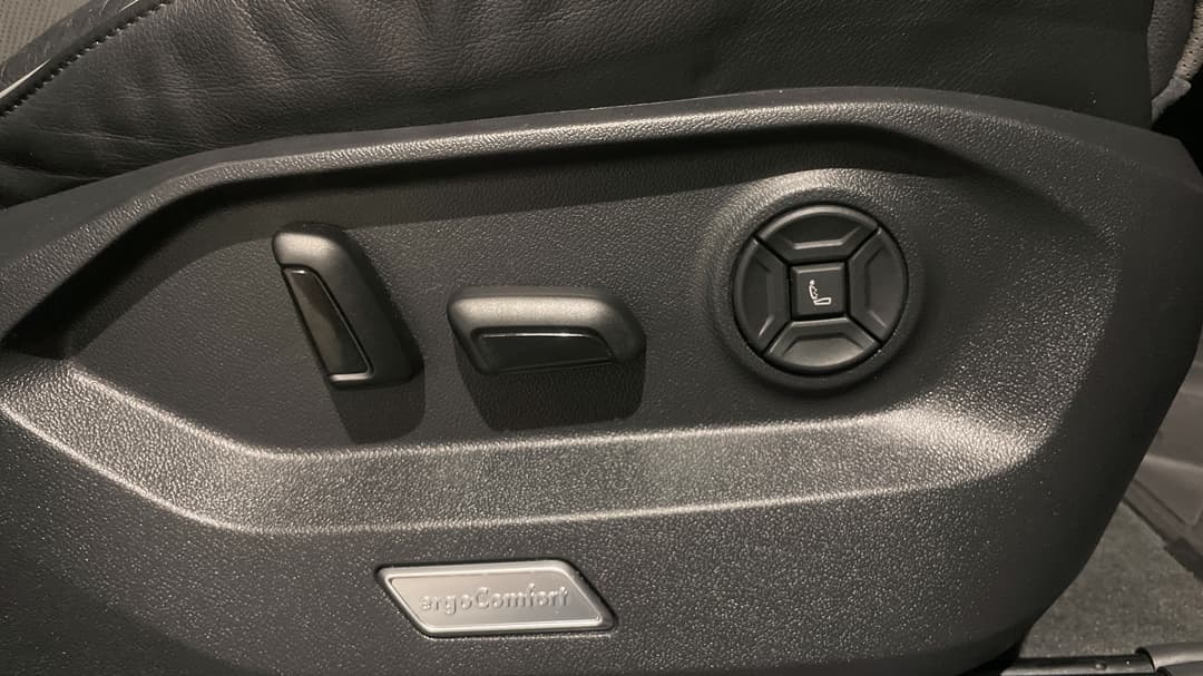 2022 Volkswagen Touareg 210tdi R-line, Automatic, 32175 km, Drivers Side Adjustment Panel