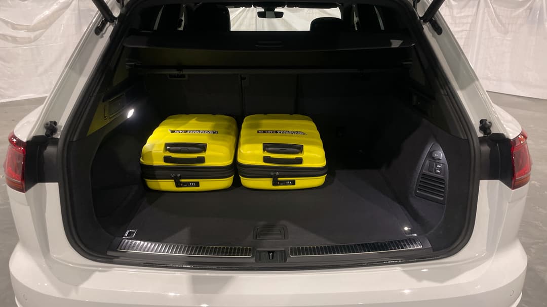 2022 Volkswagen Touareg 210tdi R-line, Automatic, 32175 km, Boot Inside View with Luggage