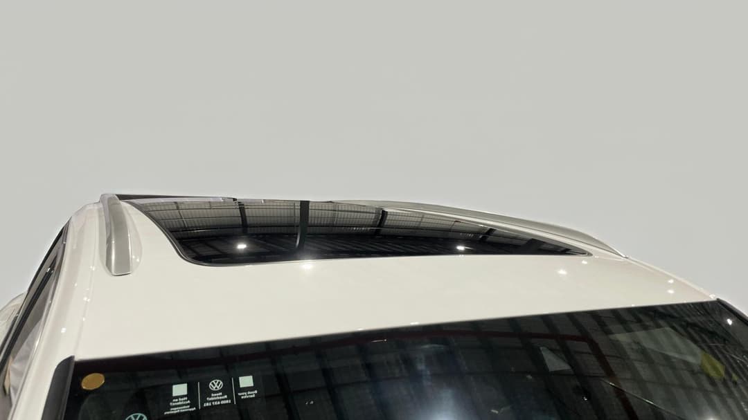 2022 Volkswagen Touareg 210tdi R-line, Automatic, 32175 km, Roof/Sunroof View