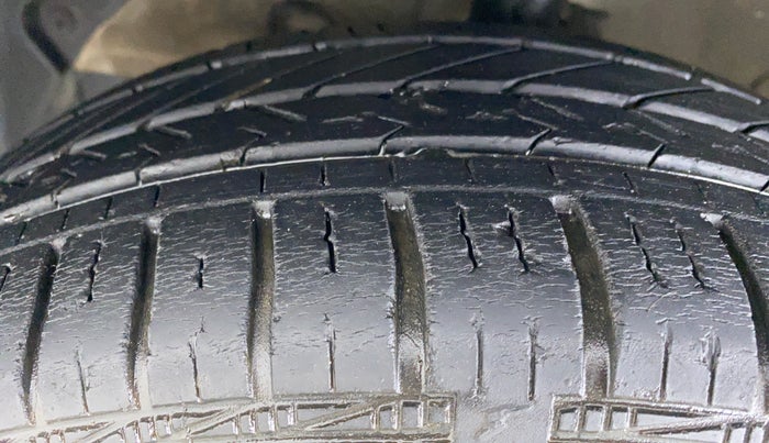 2014 Hyundai Grand i10 SPORTZ 1.2 KAPPA VTVT, Petrol, Manual, 17,479 km, Left Front Tyre Tread