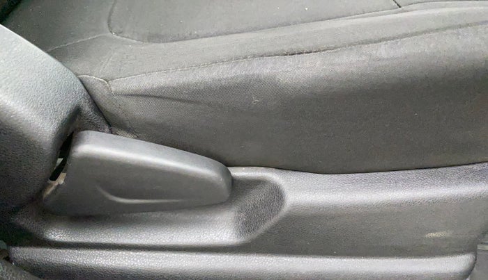 2019 Renault Kwid RXL, Petrol, Manual, 64,399 km, Driver Side Adjustment Panel