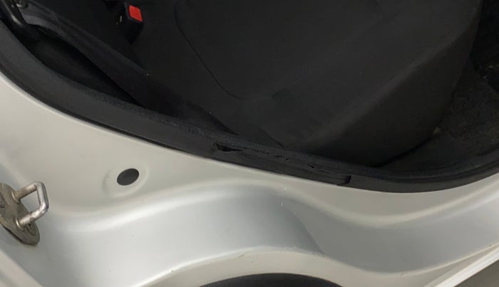 2019 Renault Kwid RXL, Petrol, Manual, 64,399 km, Right rear door - Beading has minor damage