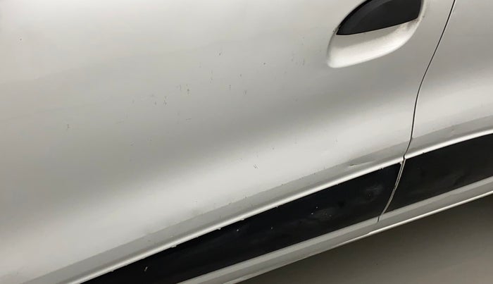 2019 Renault Kwid RXL, Petrol, Manual, 64,399 km, Front passenger door - Slightly dented