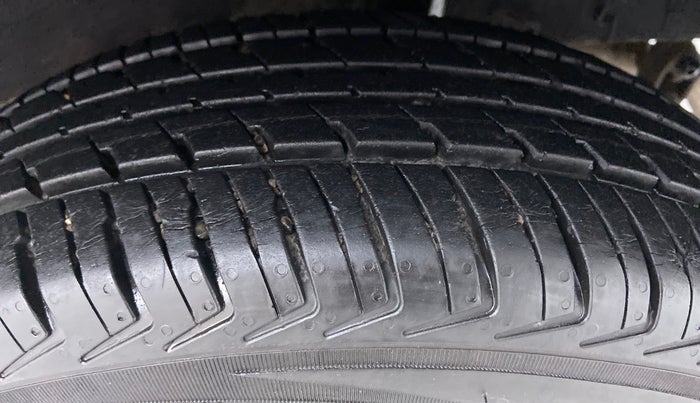 2016 Renault Kwid RXT, Petrol, Manual, 12,835 km, Left Rear Tyre Tread