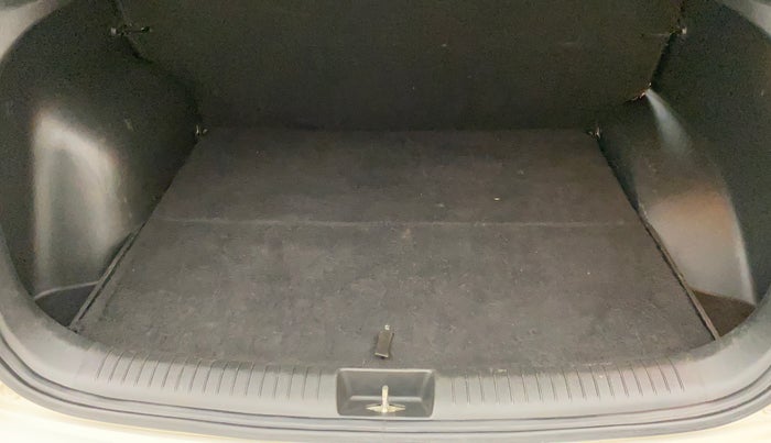 2016 Hyundai Creta 1.6 SX PLUS PETROL, Petrol, Manual, 82,962 km, Boot Inside