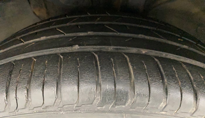 2016 Hyundai Creta 1.6 SX PLUS PETROL, Petrol, Manual, 82,962 km, Left Front Tyre Tread