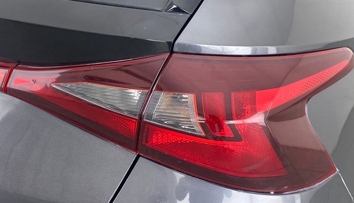 2020 Hyundai NEW I20 MAGNA 1.2 MT, Petrol, Manual, 27,000 km, Right tail light - Minor scratches