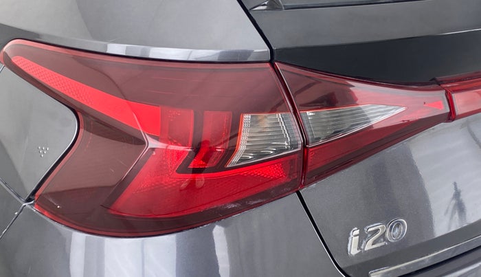 2020 Hyundai NEW I20 MAGNA 1.2 MT, Petrol, Manual, 27,000 km, Left tail light - Minor scratches